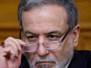 На тлі повідомлень про удар ракетами та БпЛА Іран застерігає ОАЕ від «воєнного рішення»