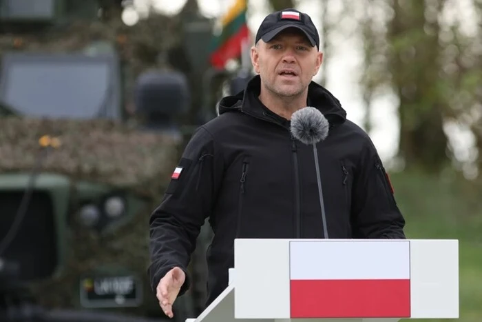 Польща готова прийняти американських солдатів: Навроцький планує переконати Трампа