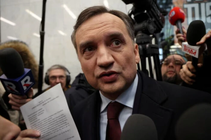 Reuters: Посадовець Трампа допоміг польському міністру-втікачу отримати візу США