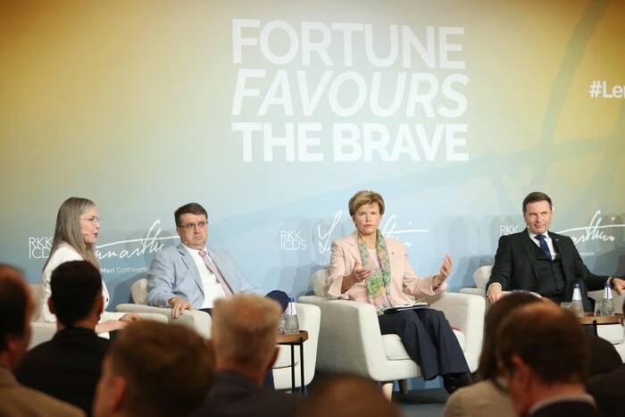Образа для равлика: глава МЗС Латвії висміяла пересування росіян на фронті