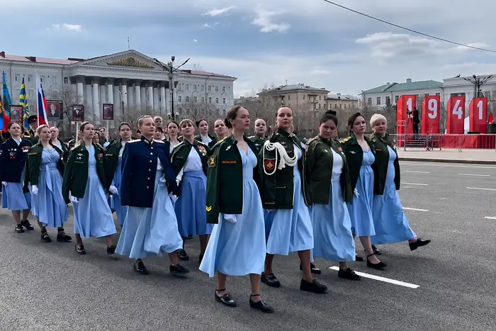 Парад у Сибіру шокує: відео з місця подій
