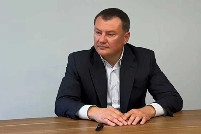 Експолковник ФСБ розповів, як утік з Росії, сховавшись у туші мертвої корови