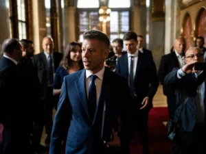 Прем'єр-міністр Угорщини закликав президента піти у відставку: що відомо