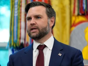 Втікач Азаров розкрив, хто з могутніх політиків рятує Московську церкву в Україні