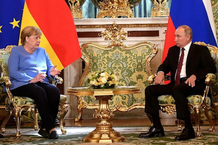 Меркель стала однією з головних кандидатів для переговорів із РФ: що відомо