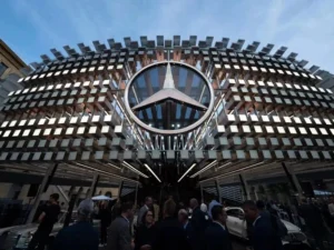 Mercedes відкликає понад 100 тис. автомобілів: причина та подробиці відгуку