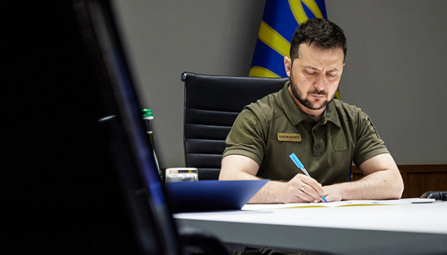 Зеленський надав стипендії 218 молодим митцям і авторам