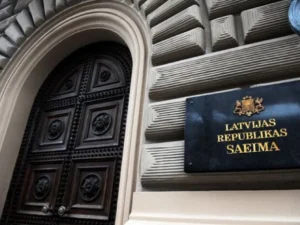 Латвія скликає екстрене засідання Сейму через падіння російських дронів: відео