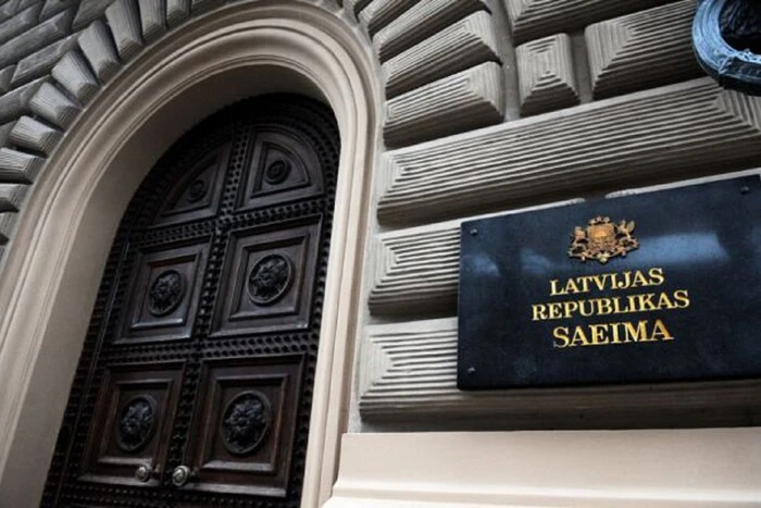 Латвія скликає екстрене засідання Сейму через падіння російських дронів: відео