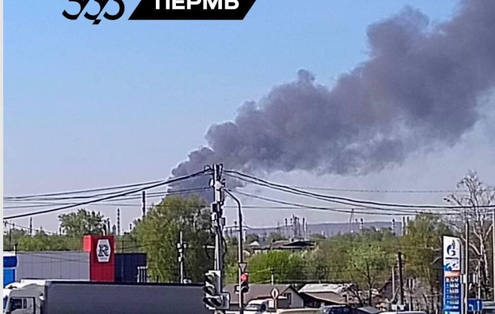Стовп диму видно за кілометри. СБУ втретє вдарила по одному з найбільших НПЗ Росії фото 1