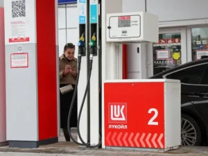 Дефіцит бензину в Росії через атаки України: наслідки для ринку пального