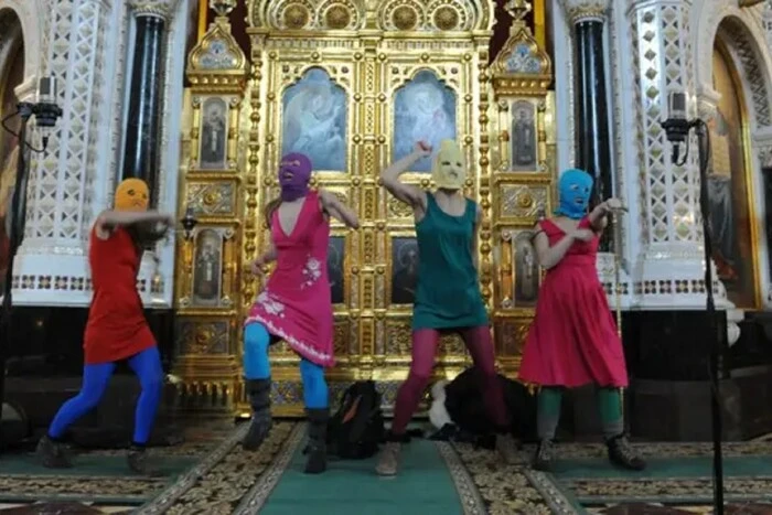 Росія внесла гурт Pussy Riot до переліку терористів та екстремістів: що це означає