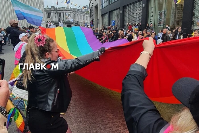 Брюссель у кольорах веселки: у Бельгії проходить ювілейний гей-парад