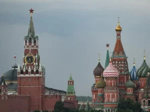 Росія звинувачує Україну в порушенні «тиші» та знову погрожує ударом по Києву