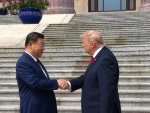 Трамп і Сі Цзіньпін влаштували «битву рукостискань» на зустрічі: що сталося