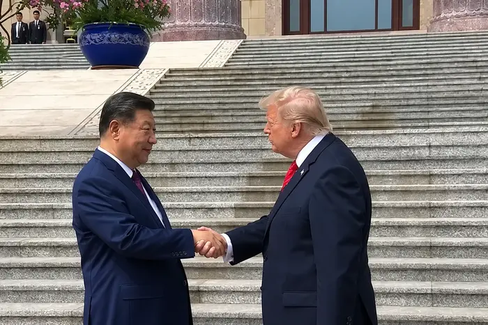 Трамп і Сі Цзіньпін влаштували «битву рукостискань» на зустрічі: що сталося