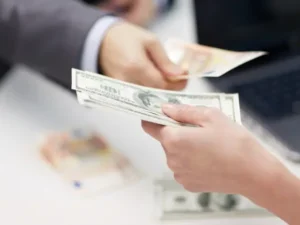 Мільйони росіян живуть у кредит до зарплати: як стрімко біднішає населення