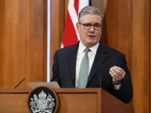 Стармер відмовився йти у відставку: прем’єр Британії не планує залишати посаду