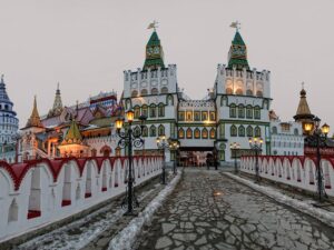 В Ізмайлівському Кремлі в Москві спалахнула потужна пожежа фото 1