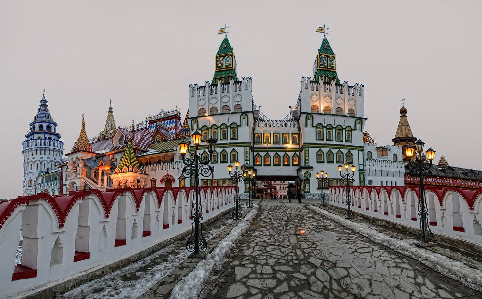 В Ізмайлівському Кремлі в Москві спалахнула потужна пожежа фото 1