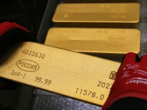 Росія змушена продавати золото, щоб врятувати економіку: деталі (ВІДЕО) Freedom